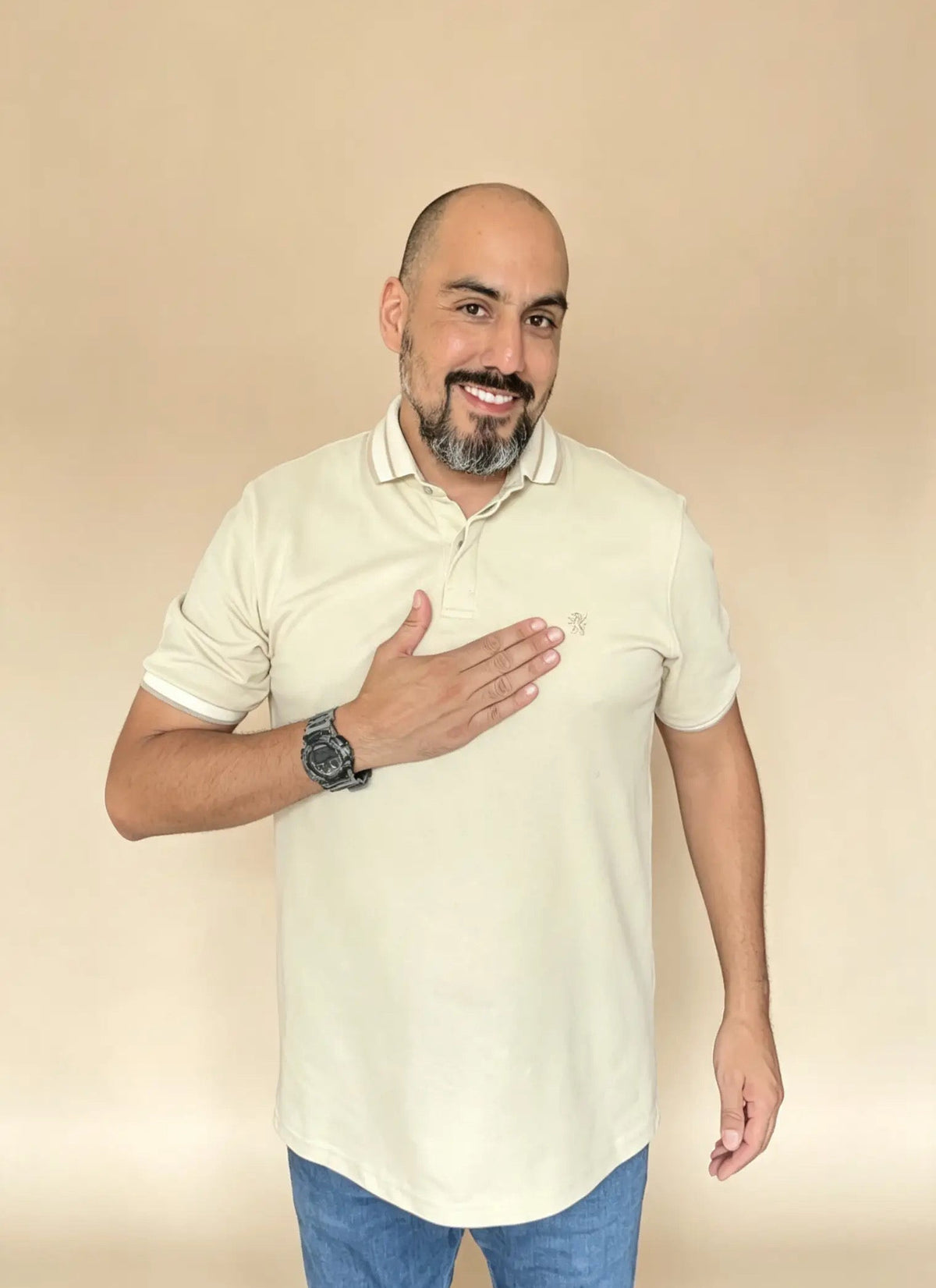 𝗖𝗮𝗺𝗶𝘀𝗲𝘁𝗮 piqué "𝗦𝗼𝗹𝘂𝗺" Beige/Cuello y mangas claras