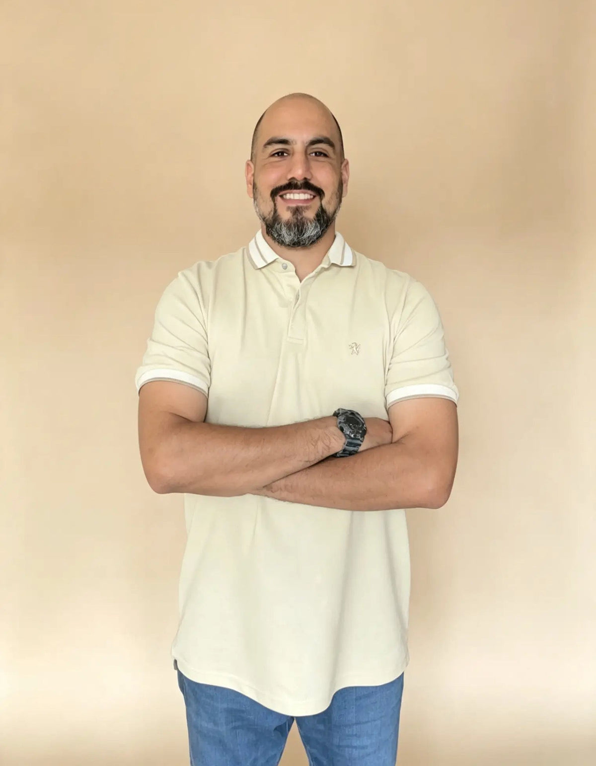 𝗖𝗮𝗺𝗶𝘀𝗲𝘁𝗮 piqué "𝗦𝗼𝗹𝘂𝗺" Beige/Cuello y mangas claras